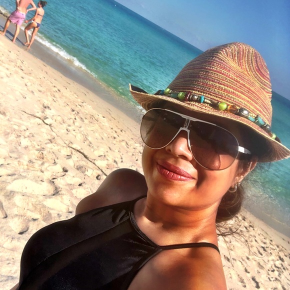 Meet your Posher, Abby - Picture 1 of 1